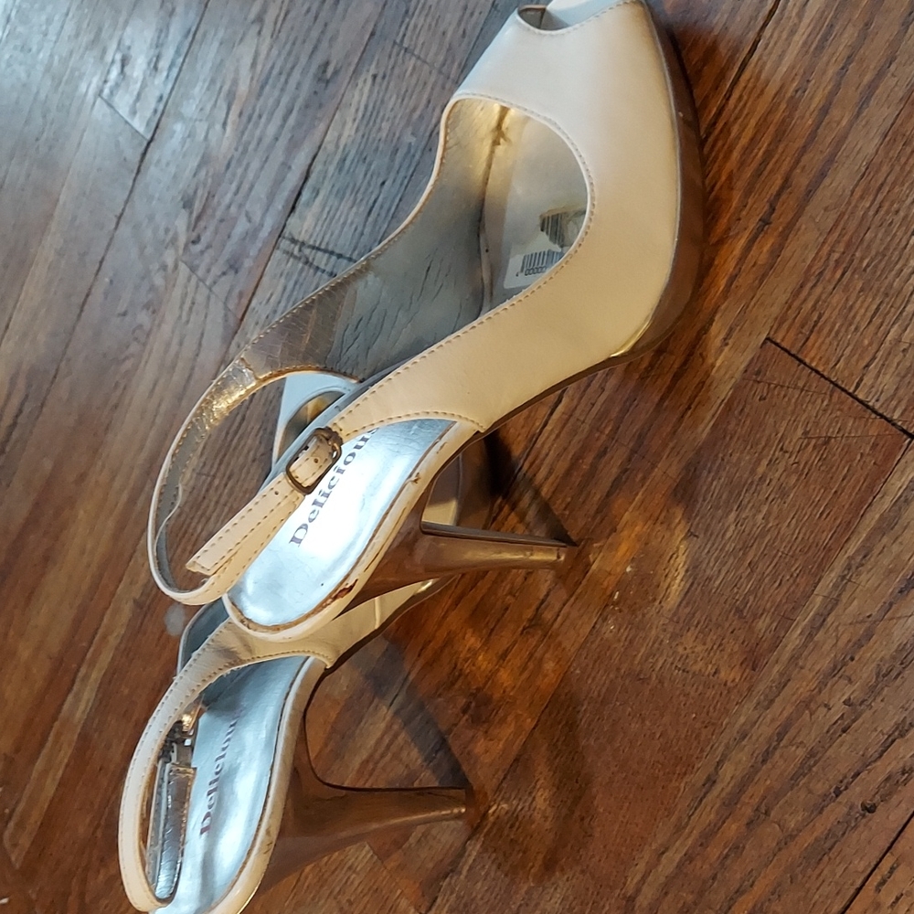 M&M 4 for $12 Shoes - Picture 4 of 8